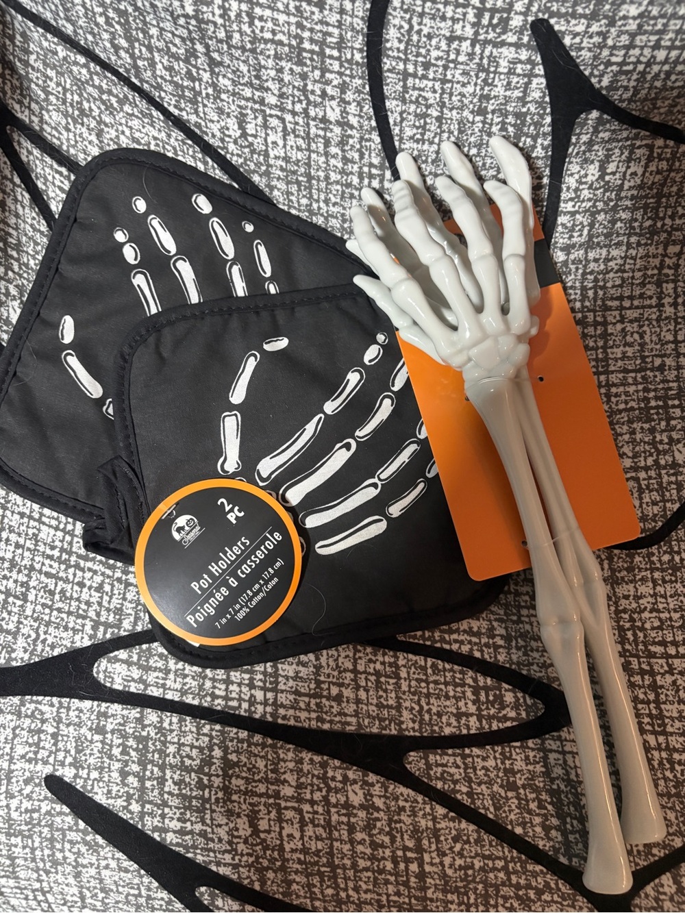 Skeleton Hand salad/pasta tossers and Pot Holders (2-Pack)